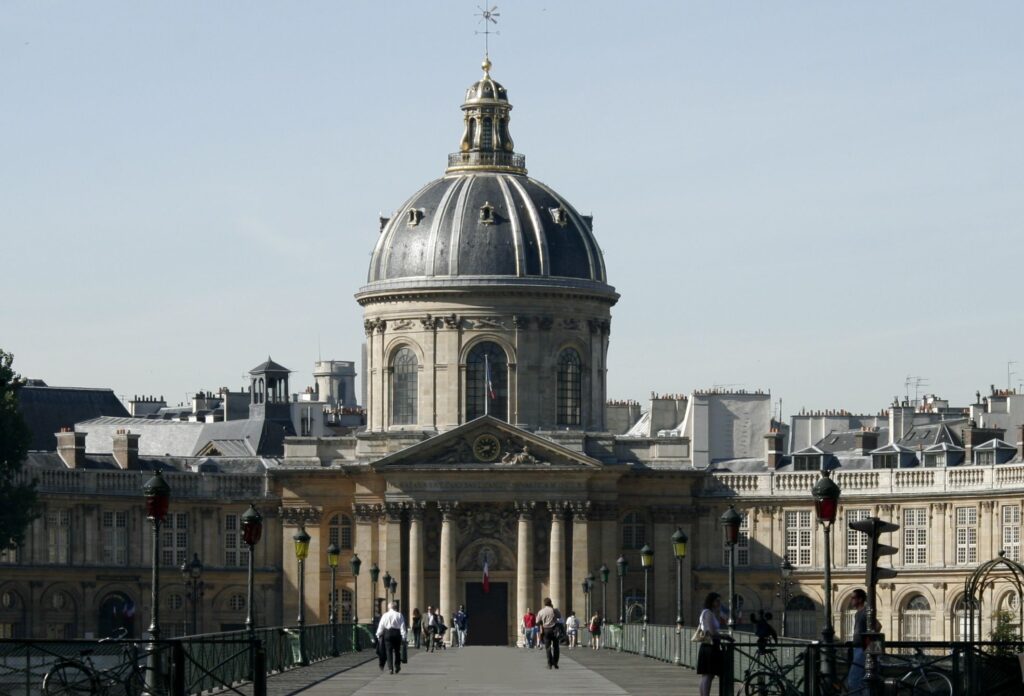 Institut_de_France_-_Académie_française_et_pont_des_Arts